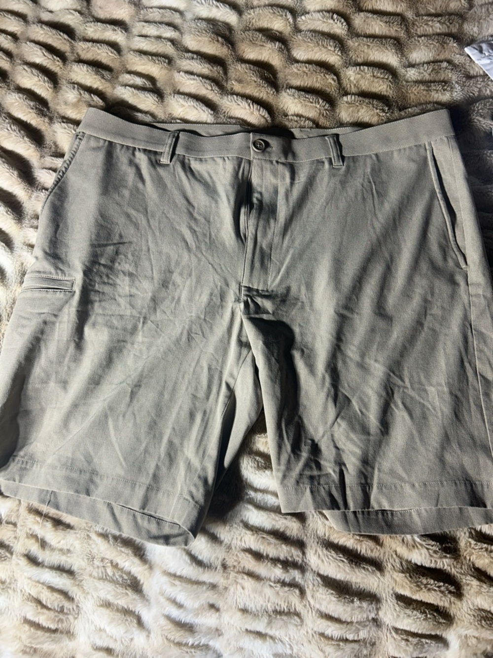 Roundtree & Yorke Men's Flat-Front Tan Casual Shorts